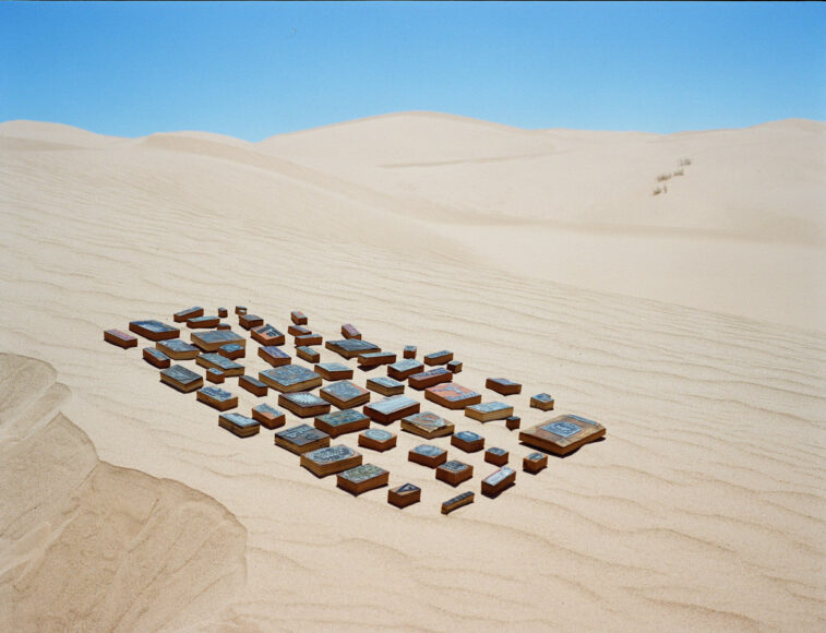 Éxodo desierto, Apócrifa Art Magazine